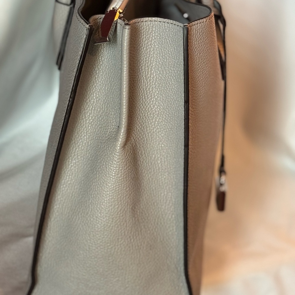 Micheal Kors Purse - Picture 4 of 11
